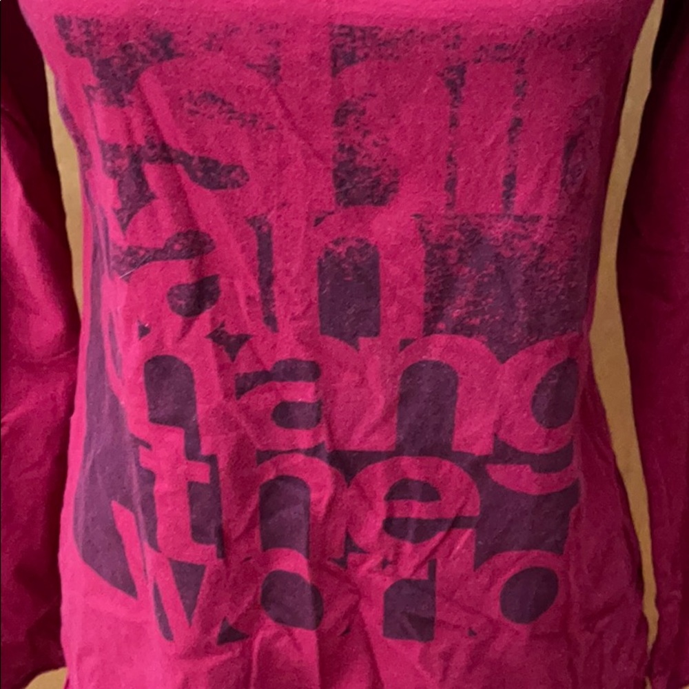 NWOT Gap RED long sleeve tee. Size M - Picture 2 of 5